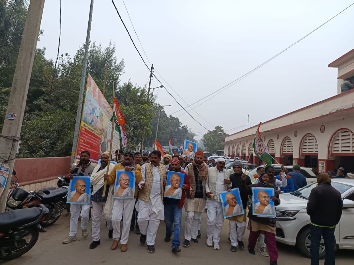 Congress workers took to the streets to protest the renaming of MNREGA.