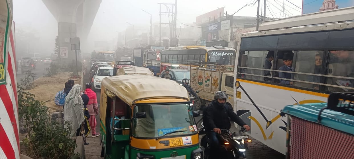 Due to increased vehicular pressure and continuous train movement, the Delhi-Meerut road was jammed.