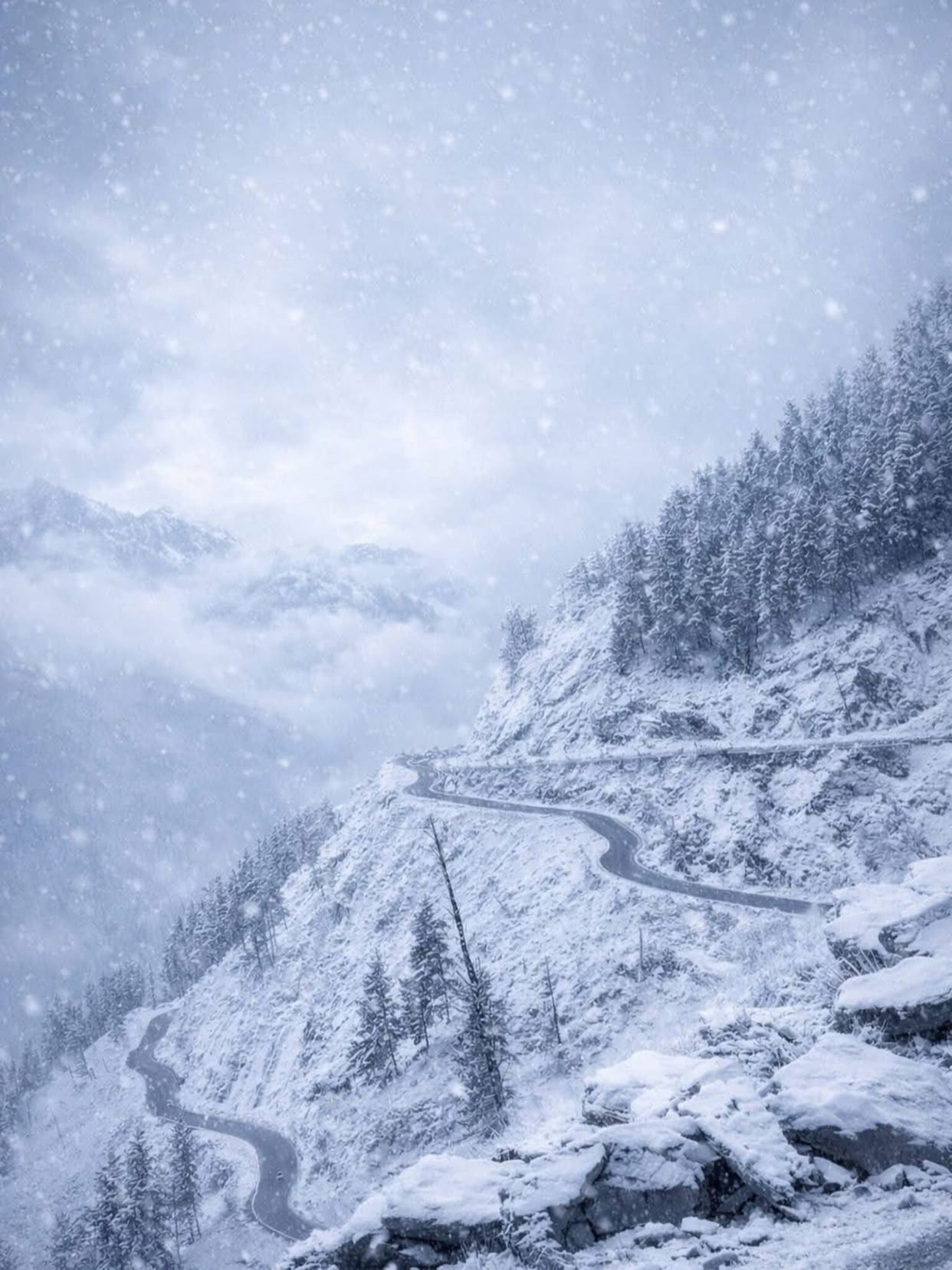 Srinagar, Mugal Road Closed, Snowfall, Bandipora Gurej Marg Closed