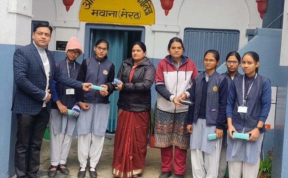 Spectacles were distributed to the girl students.