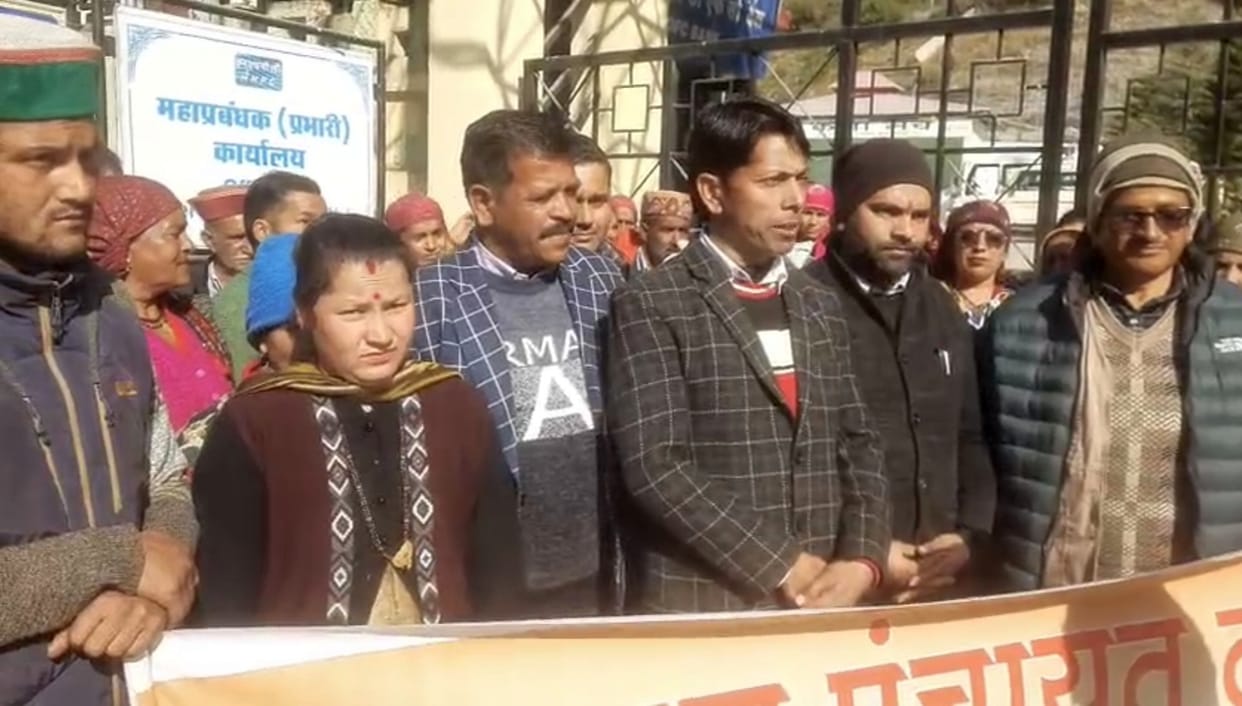 The people of Talada Panchayat came out on the streets against NHPC.