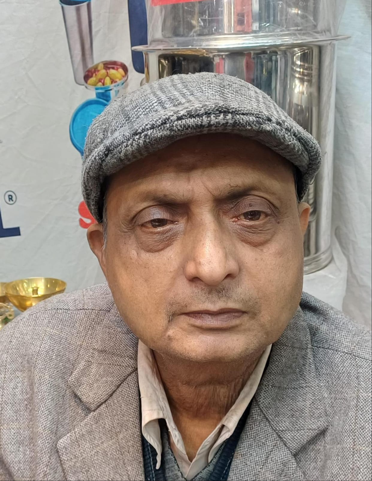 Cleanliness improved in Sadar Bazaar but vehicles continue to cause traffic jams