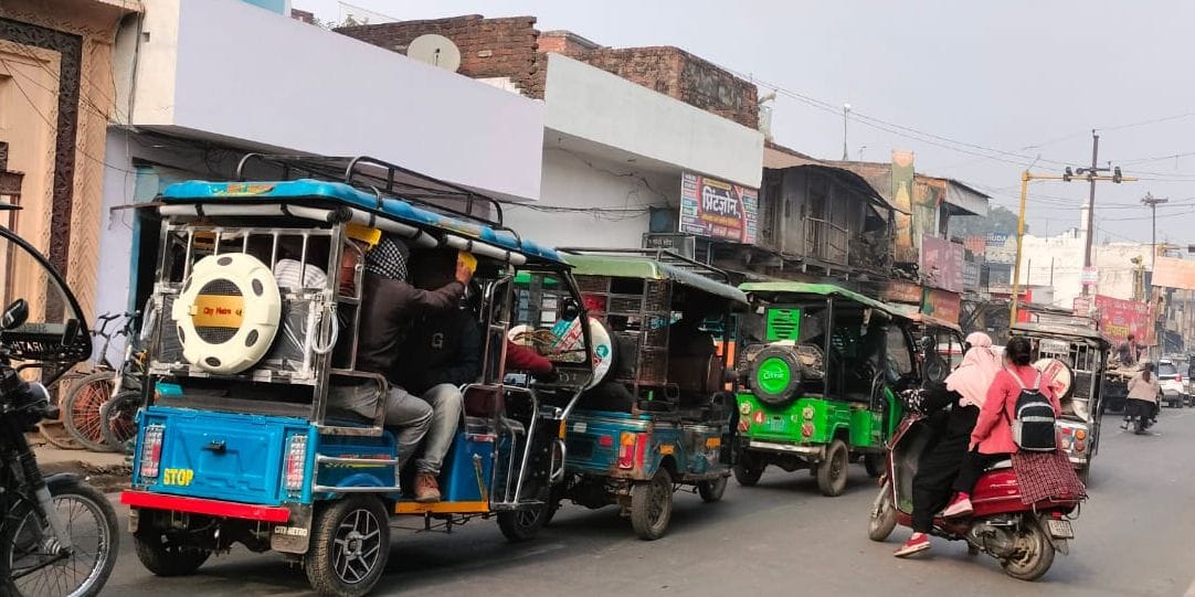 From intersections to narrow streets, everything was jammed... people struggled to get through.