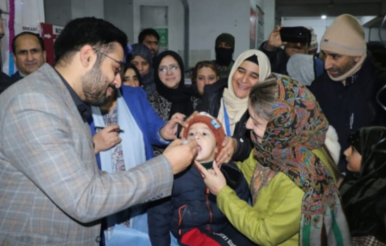 Srinagar, Pulse Polio Campaign, Gave Drops to Childrens