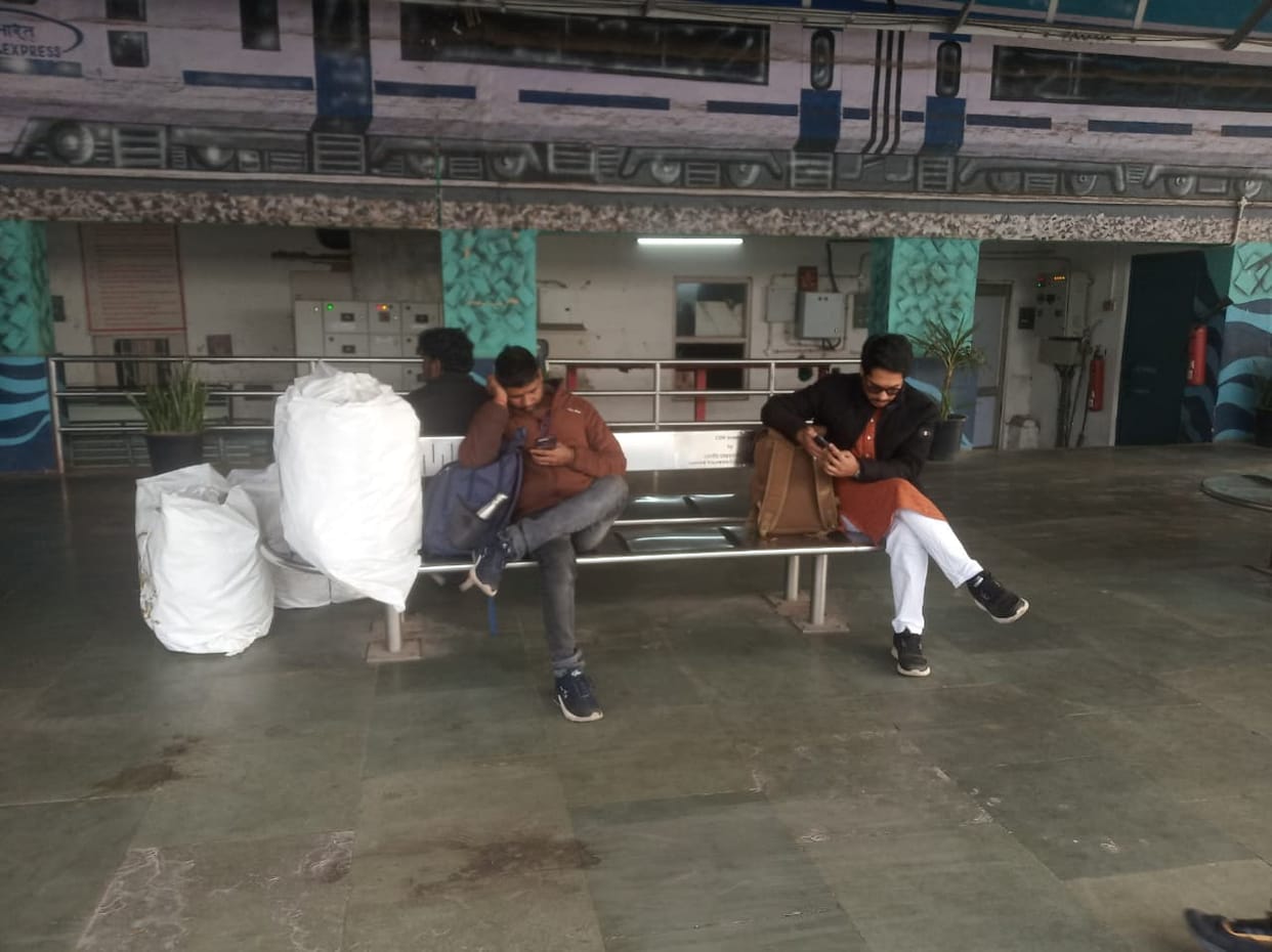 23 trains including Unchahar arrived late