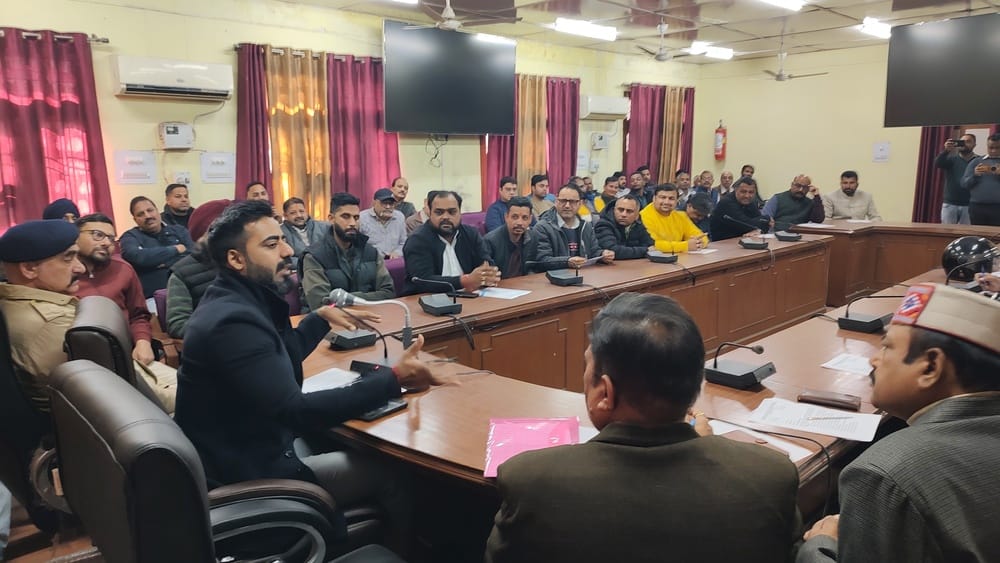 Traders presented their problems before the district administration.