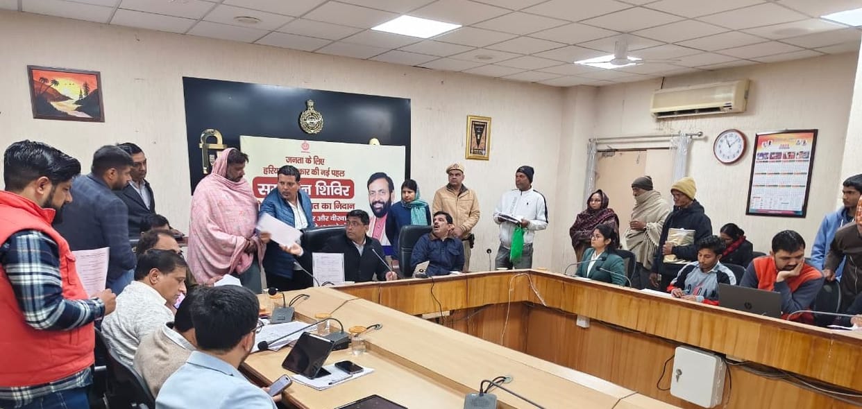 Take action against private bus operators who do not offer fare discounts: DC