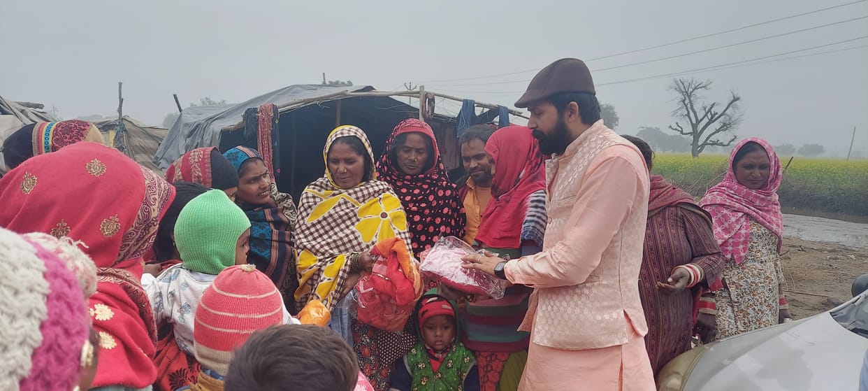 The committee distributed warm clothes to needy women and children.