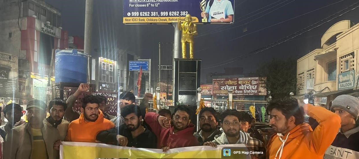 Young people protested against the atrocities being committed against Hindus.