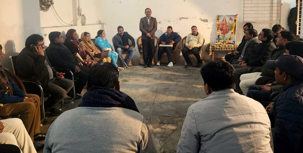 Discussions were held on the year-round programs of the Lawyers' Council Braj unit.