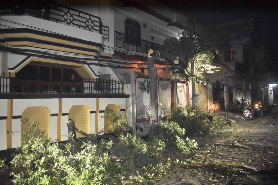 A tree fell on the power line in Devlok Colony, blowing the electrical equipment of many houses