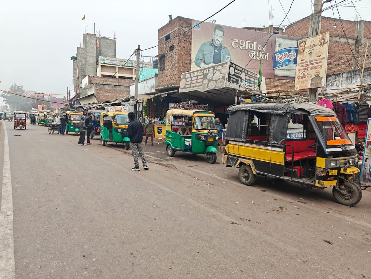 CM's order goes in vain, illegal parking at major intersections becomes a problem