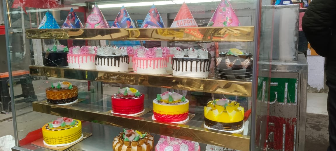 The cake business is spreading sweetness ahead of Christmas.