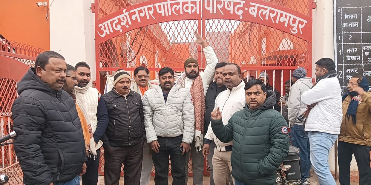 Councilors locked the municipal office