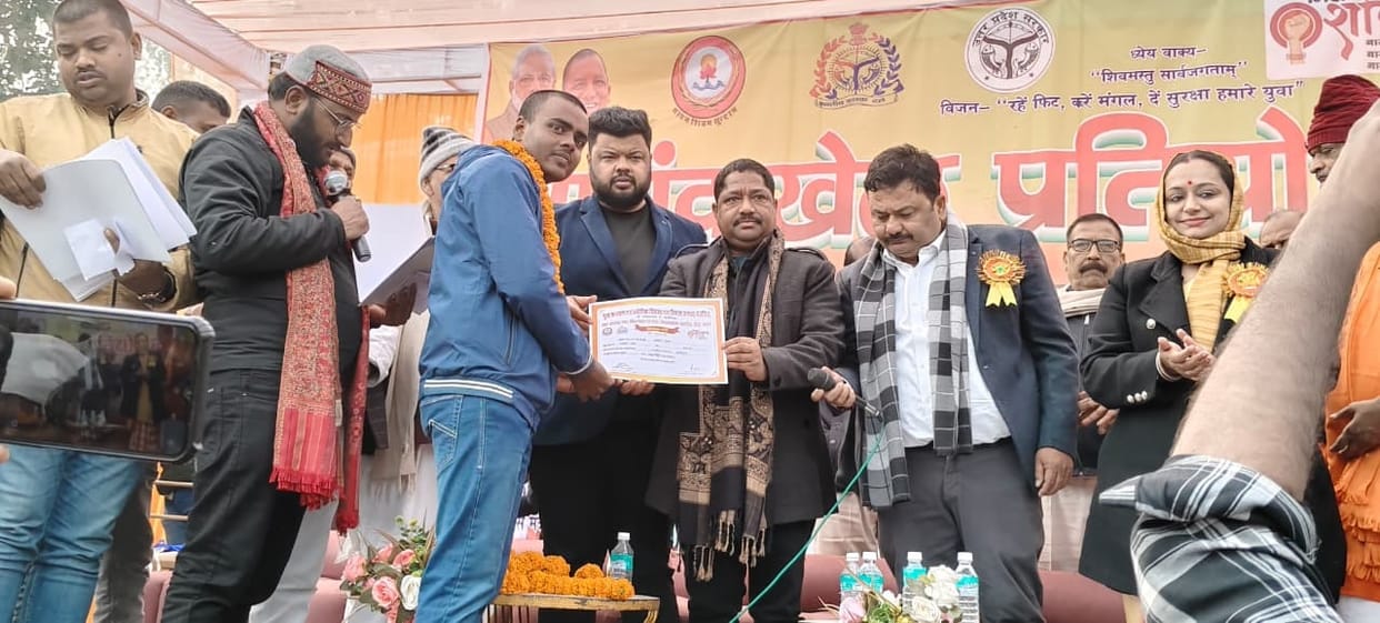Football: Kushinagar teams registered a spectacular victory