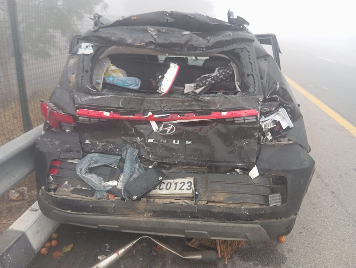 Tomato-laden pickup overturns on expressway, three cars collide, four injured