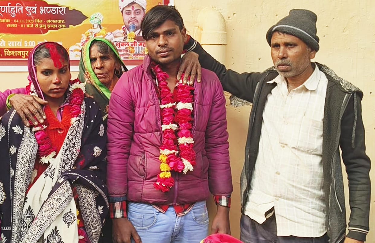 Even after the engagement was broken, the relationship remained intact, a dowry-free marriage took place in a temple.