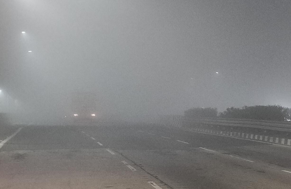Fog persisted until morning, with no sunshine for four days.