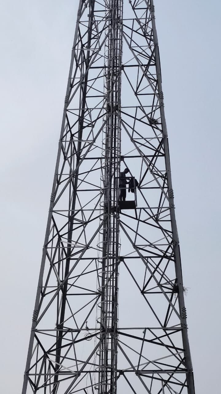 A Young Man Climbed A Mobile Tower To Marry His Sister-in-law ...