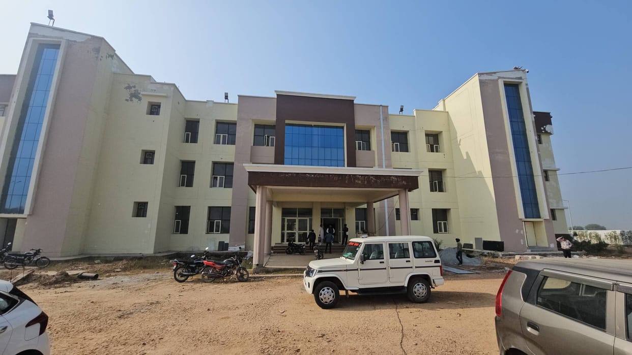 Officials have started working in the new mini-secretariat; the building construction was completed in four years.