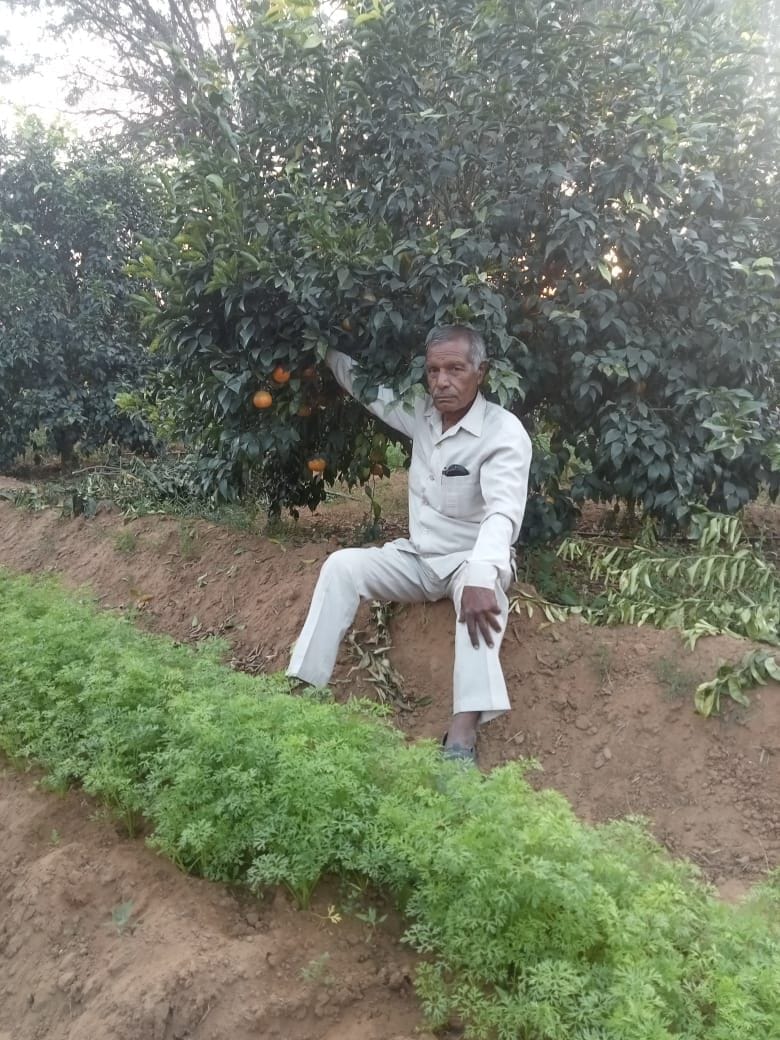 Kishanlal is earning seven lakh rupees annually from mixed farming on 17 acres of land.