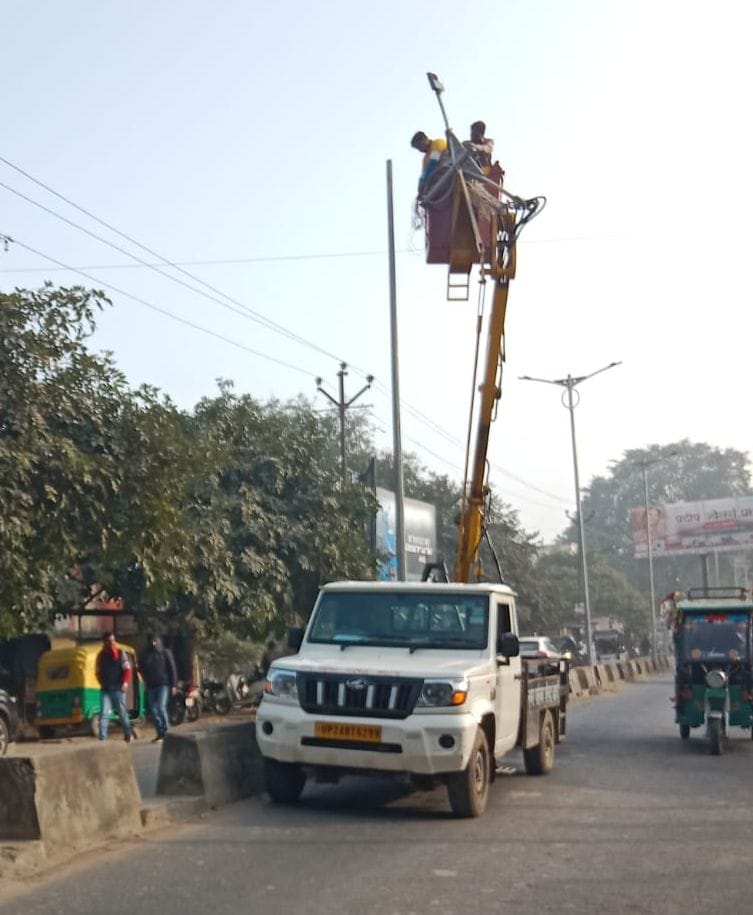 Lights are being installed on Kachheri Road, and the road will be brightly lit at night.