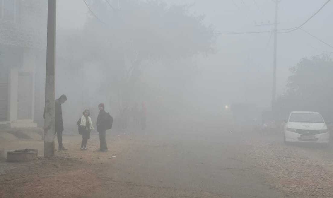 Winter's wrath: Fog thickens, vehicles halted on roads