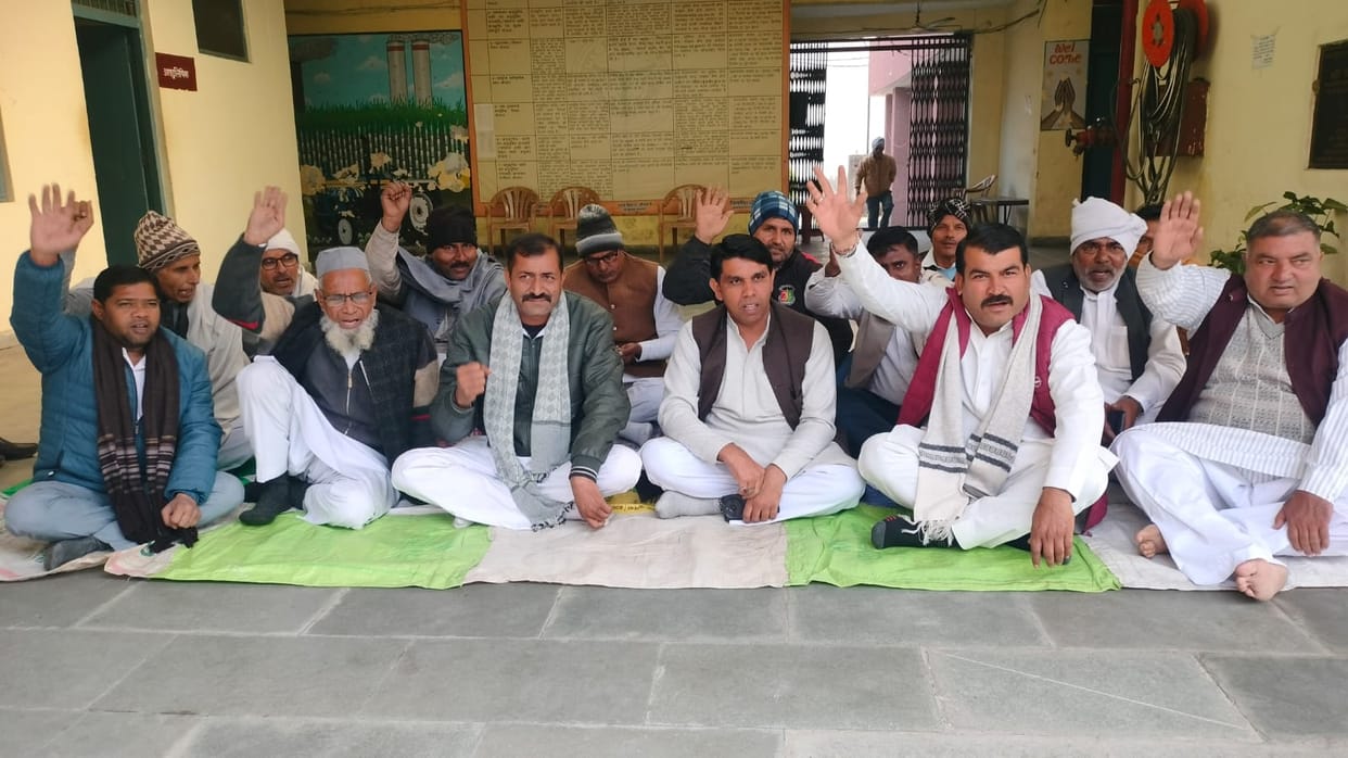 Pradhans staged a sit-in protest and raised slogans in the tehsil.