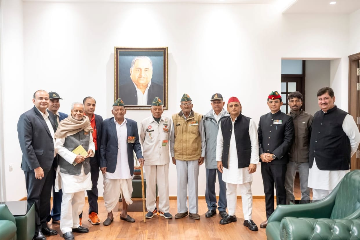 The heroes of Rezang La were honored by the former Chief Minister of Uttar Pradesh.