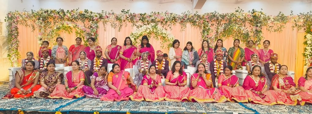 Five couples got married in a mass marriage