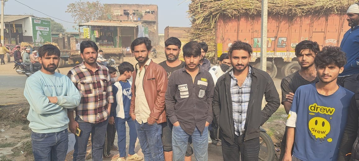 Sattu market being set up in trucks on the roadside