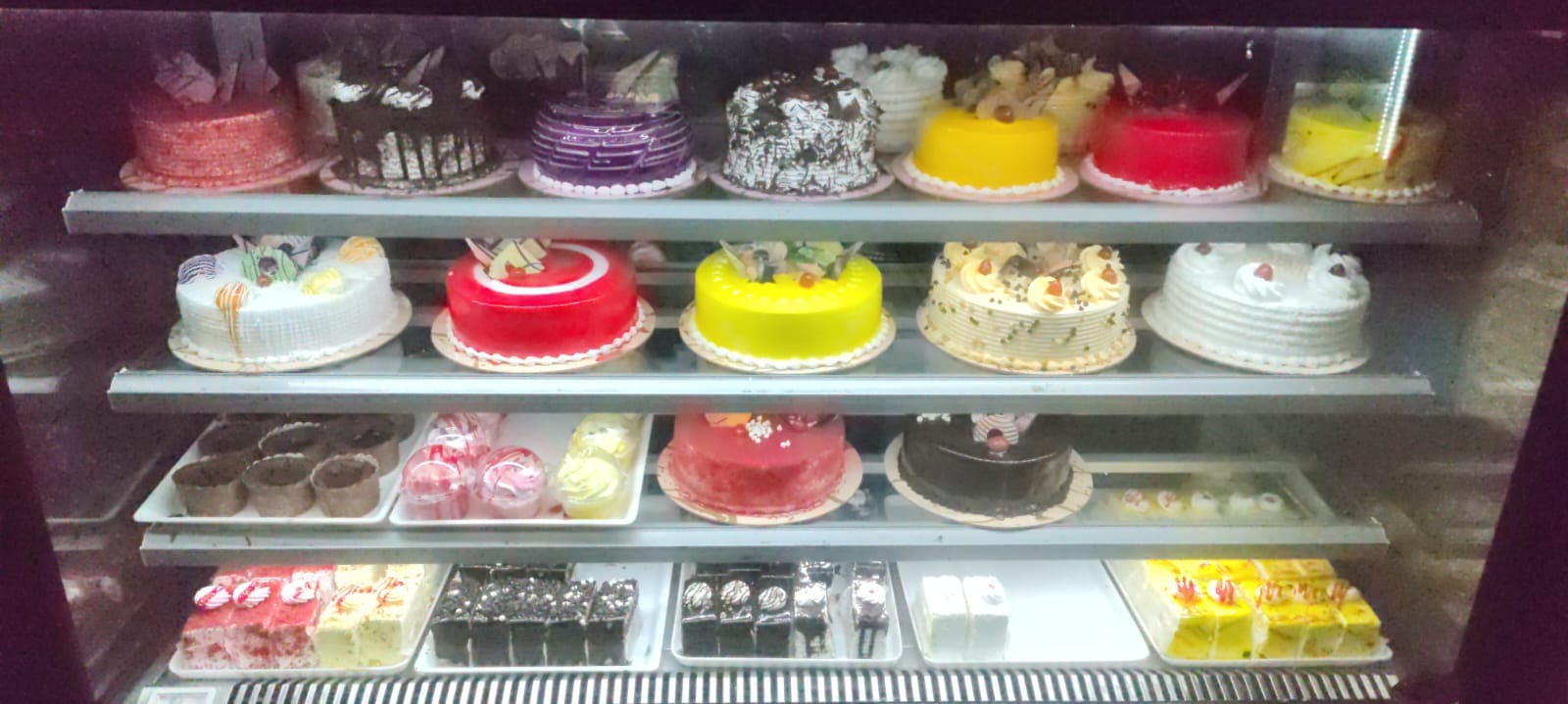 Christmas Tree, Cartoon Design Cakes Are The First Choice - Ghazipur ...