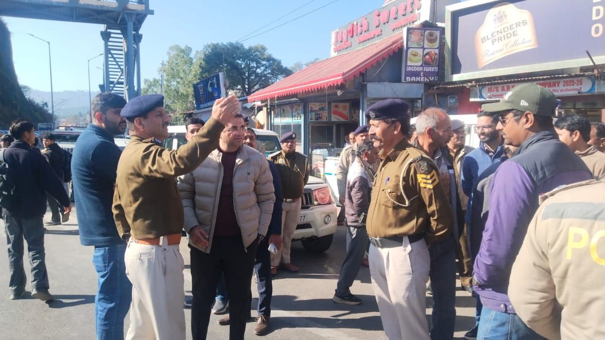 Shopkeepers should remove illegal encroachments from Dharampur-Subathu Road within seven days