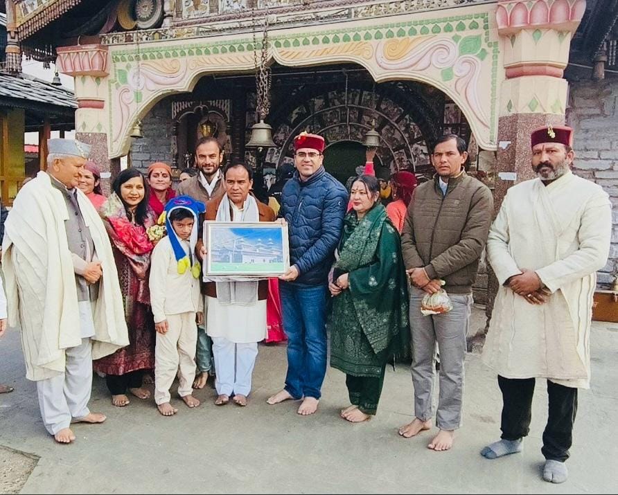 Higher Education Minister visited Hanol and Mandrath temples