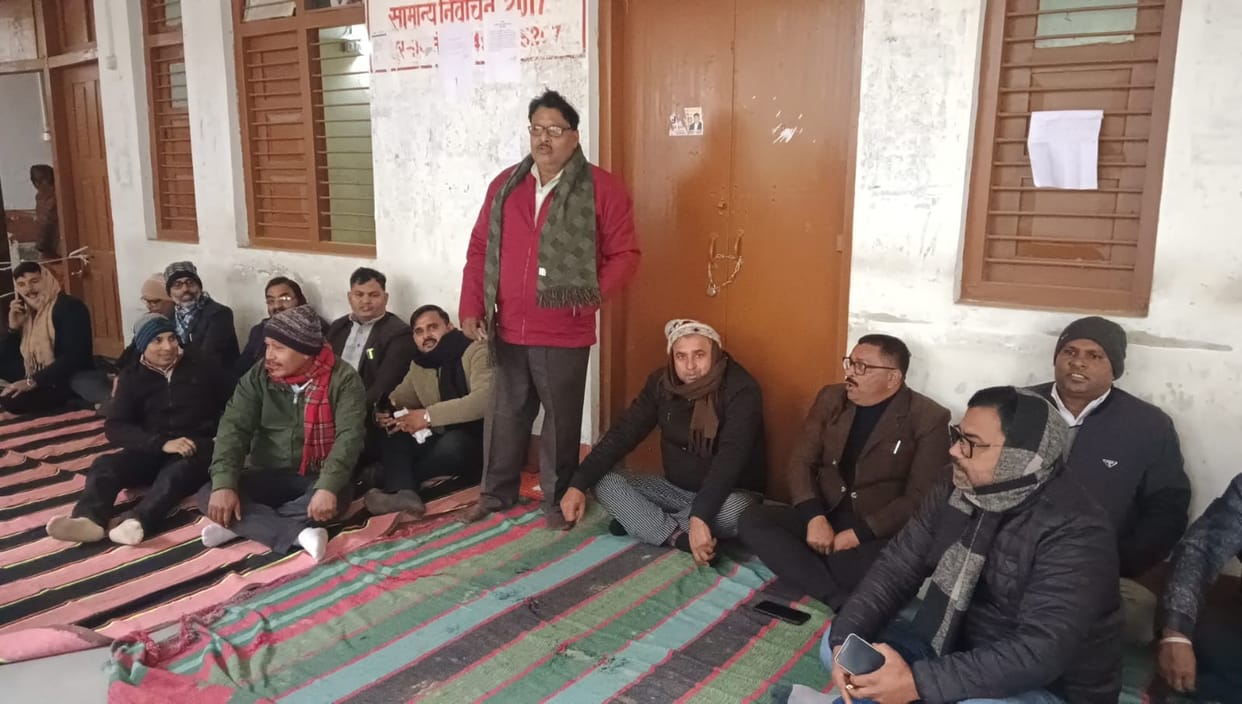 Indefinite strike by lawyers