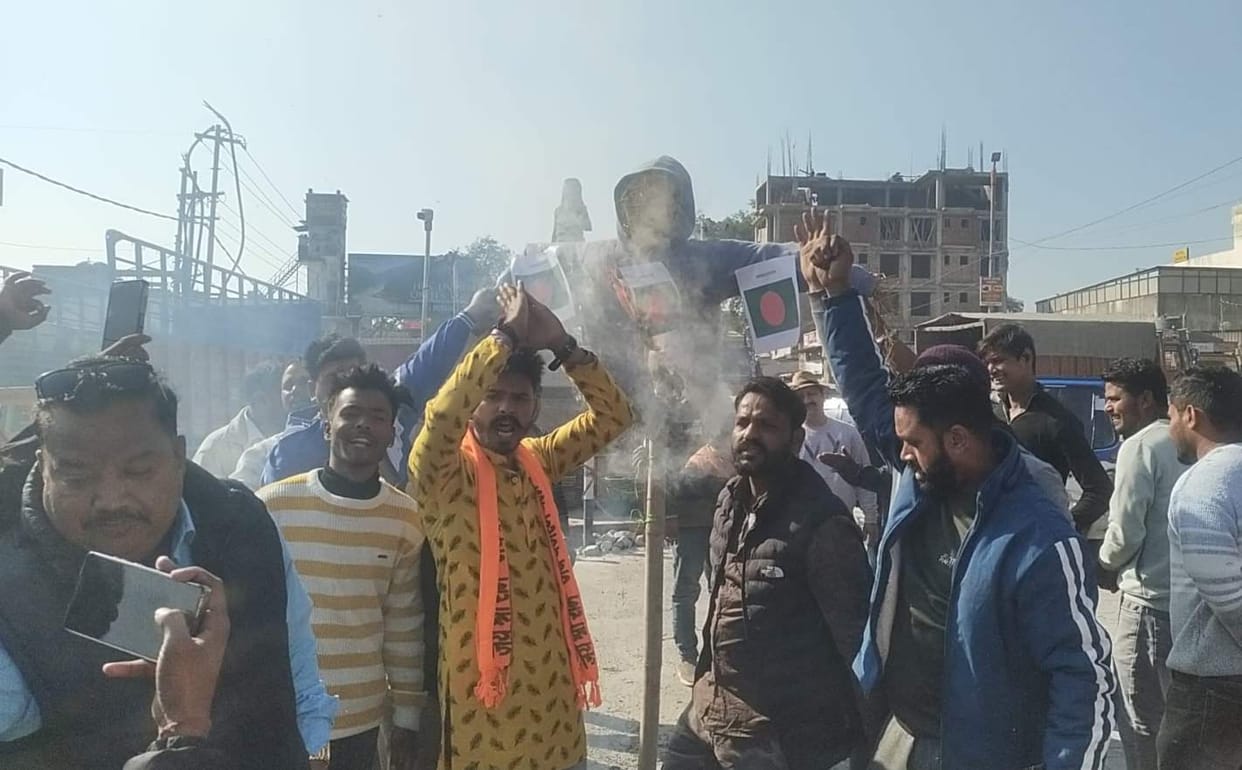 Bangladesh government's effigy burnt
