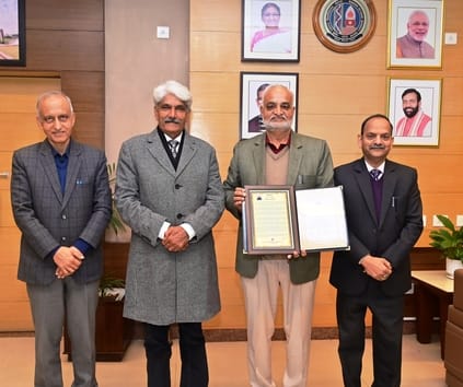 The Vice Chancellor congratulated Professor SC Malik on receiving the award.