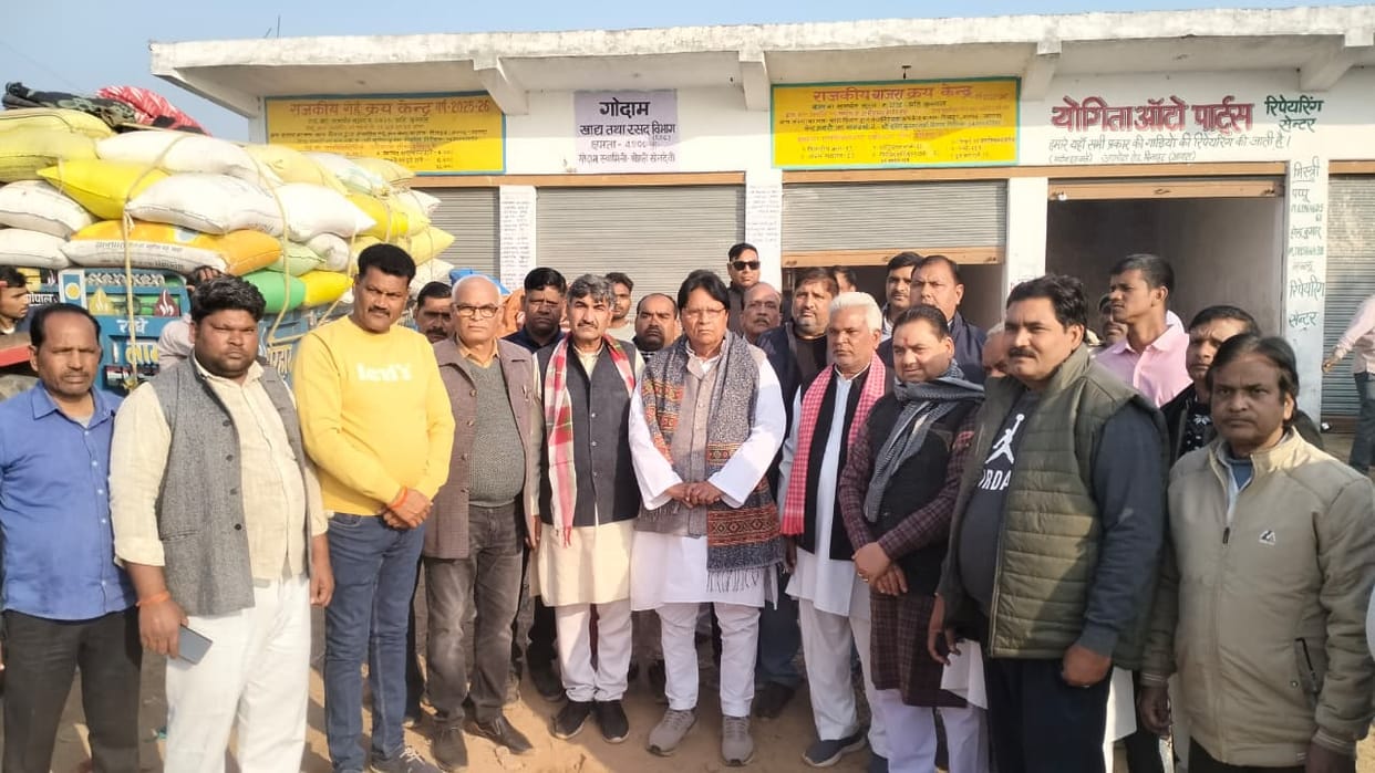 MP Ramji Lal inspected the market shopping center.