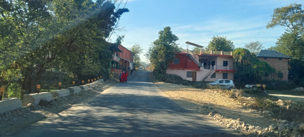 Bassi-Tatahar 10 km road has been made shiny by tarring