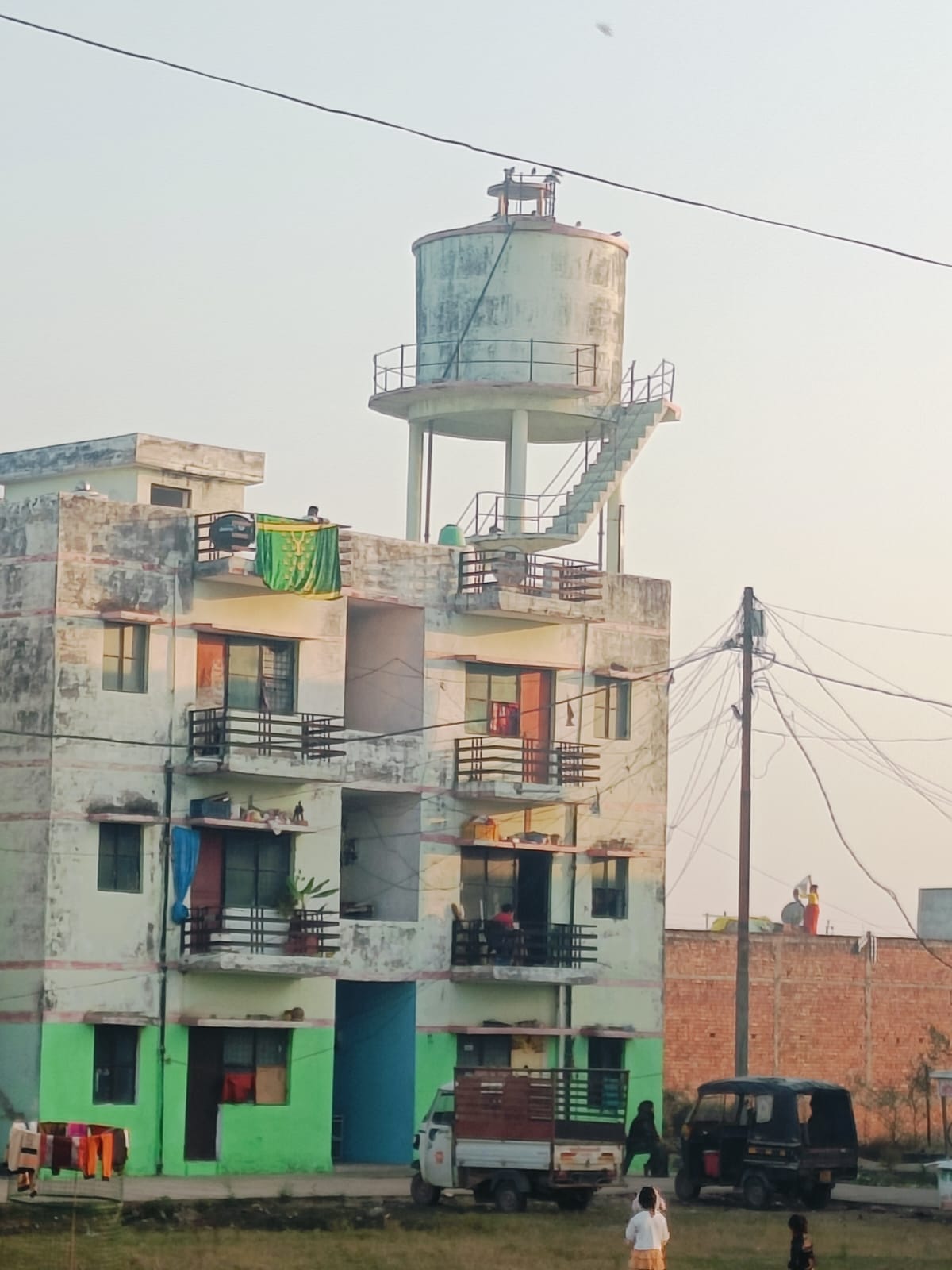 84 families in Asra Colony are facing a severe water shortage.