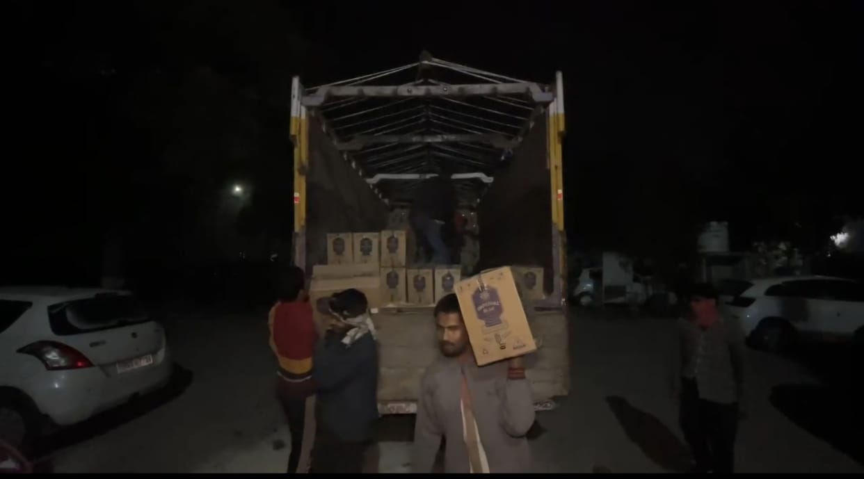 1090 boxes of liquor worth Rs 40 lakh found in truck disguised as rice