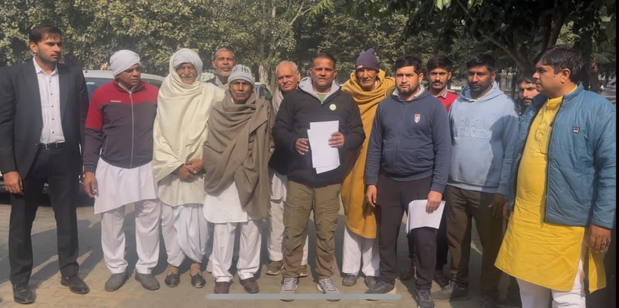 Farmers met the Deputy Commissioner for compensation for high tension line.