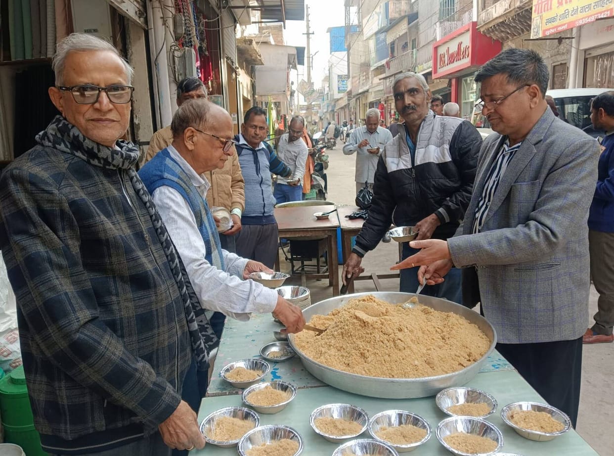 Goldsmiths make offerings of dal-churme for passersby