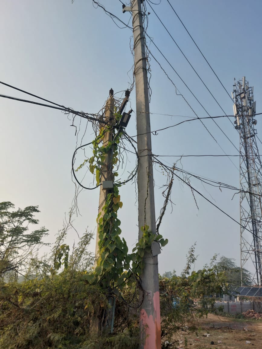 Four and a half crore rupees were spent to light the lights of 39 villages, yet 25 villages remain in darkness.