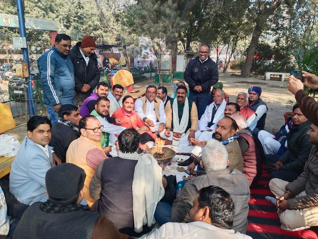 A havan (fire ritual) was performed in front of the statue at Diwani Chowk.
