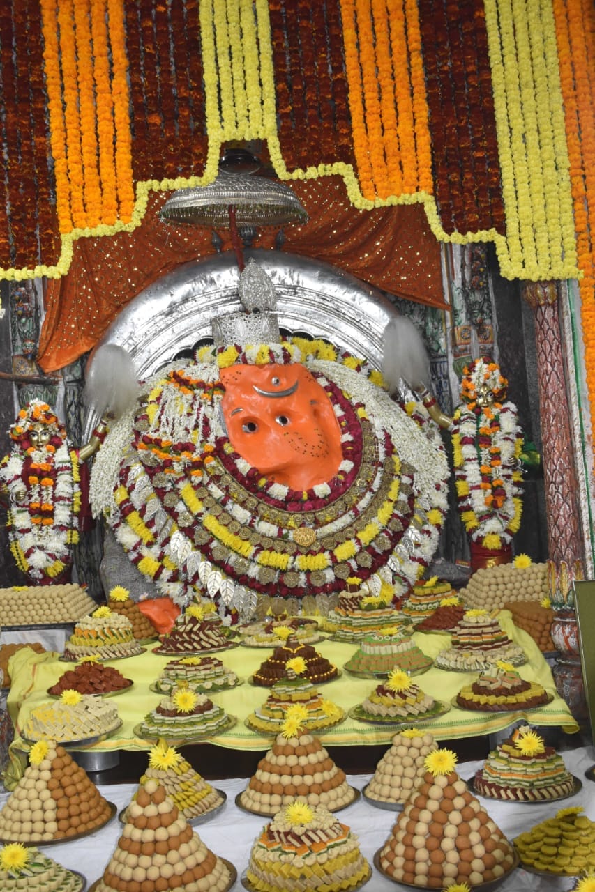 Ganesha's Sahasranaam puja was performed with 1008 laddus and durva