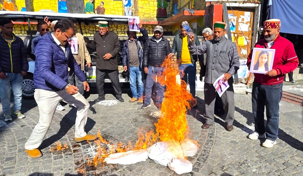 Congress burnt the effigy of BJP government