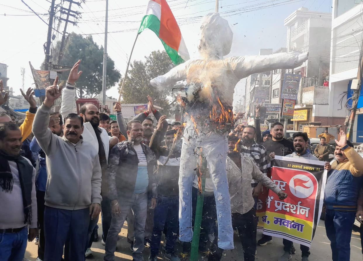 Effigy burnt in Bangladesh to protest atrocities on Hindus