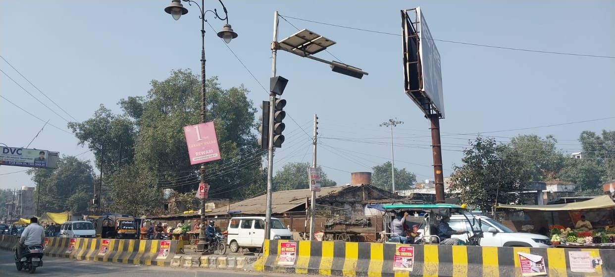 The city's traffic system has been operating without traffic signals for a decade.