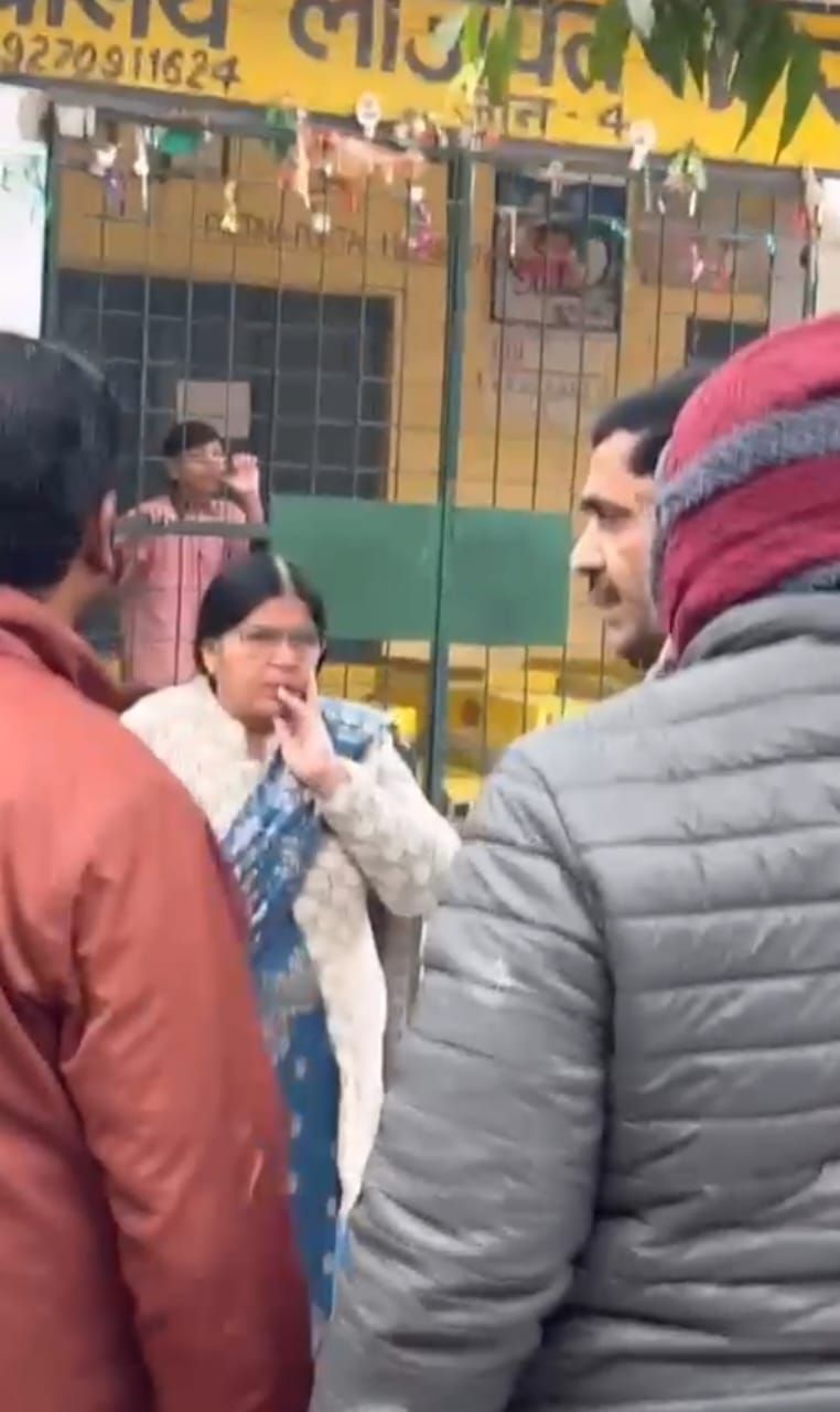 Clash between electricity employees and councilor, employees lodged a complaint at the police station.